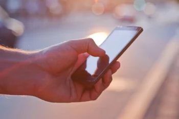 Quelle est la différence entre les applications Gemini et Gemini Live de Google ?